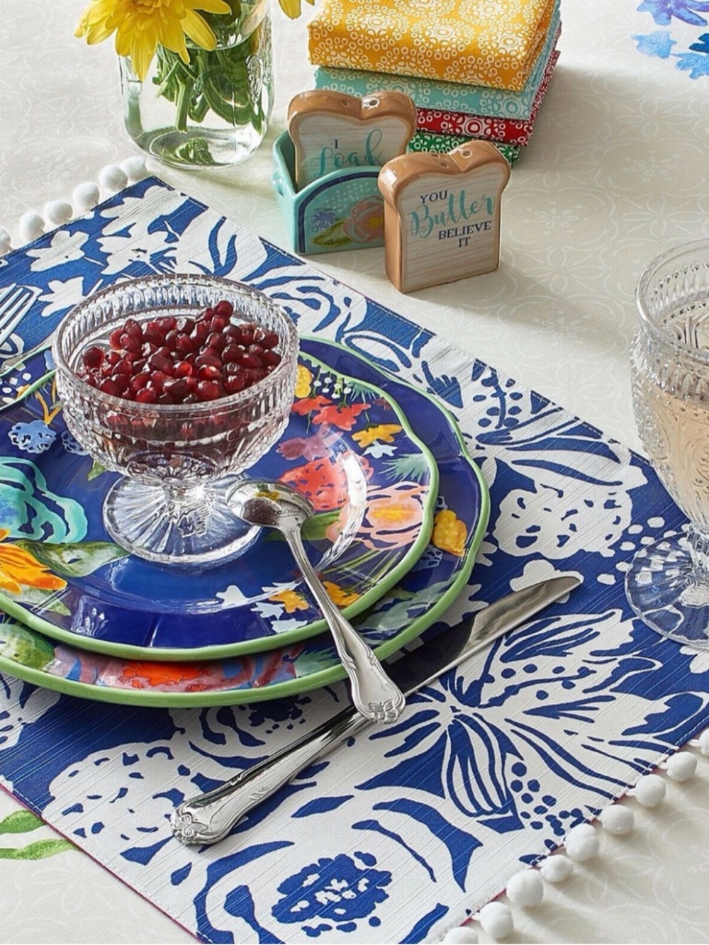 The Pioneer Woman (Celia Pom Pom Floral) Reversible set of 4 Placemat Retired